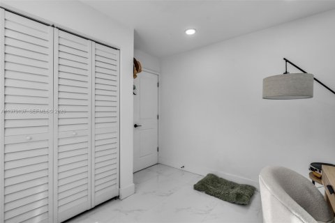 House in Miami, Florida 2 bedrooms, 67.45 sq.m. № 2031028 - photo 13