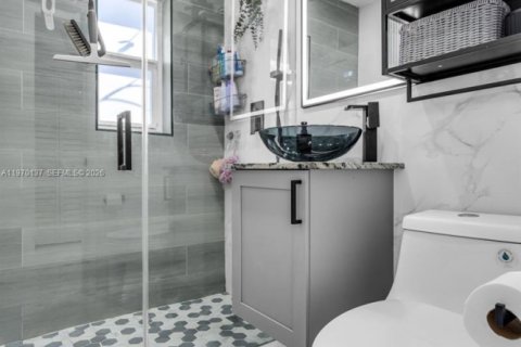 House in Miami, Florida 2 bedrooms, 67.45 sq.m. № 2031028 - photo 15