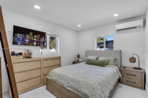 House in Miami, Florida 2 bedrooms, 67.45 sq.m. № 2031028 - photo 9