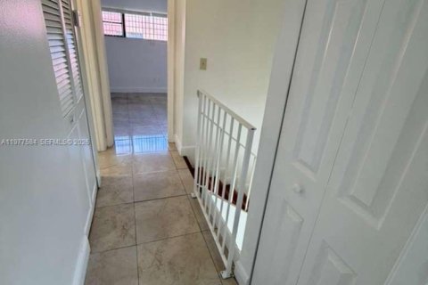 Снять в аренду кондоминиум в Лодерхилл, Флорида 2 спальни, 94.76м2, № 2041814 - фото 9