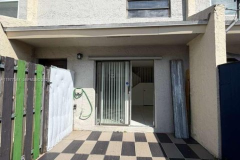 Снять в аренду кондоминиум в Лодерхилл, Флорида 2 спальни, 94.76м2, № 2041814 - фото 21