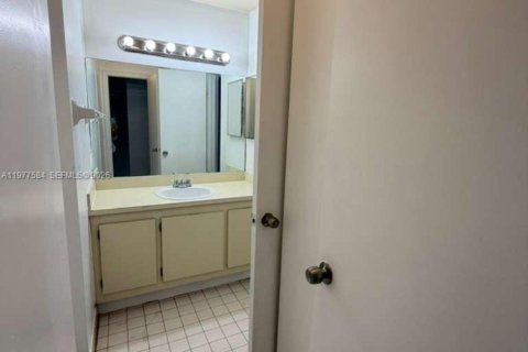 Снять в аренду кондоминиум в Лодерхилл, Флорида 2 спальни, 94.76м2, № 2041814 - фото 18