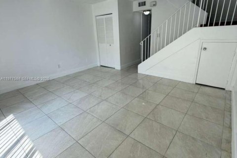 Снять в аренду кондоминиум в Лодерхилл, Флорида 2 спальни, 94.76м2, № 2041814 - фото 8