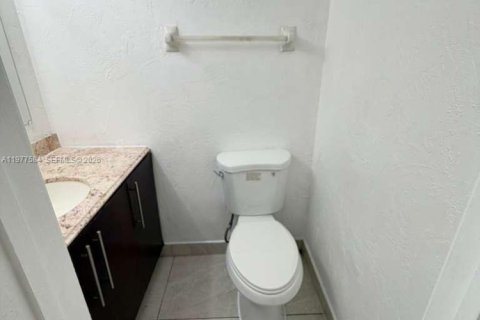 Снять в аренду кондоминиум в Лодерхилл, Флорида 2 спальни, 94.76м2, № 2041814 - фото 17