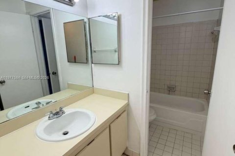 Снять в аренду кондоминиум в Лодерхилл, Флорида 2 спальни, 94.76м2, № 2041814 - фото 19