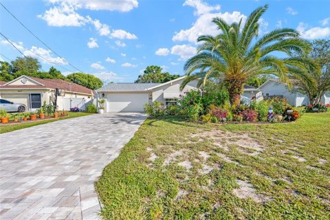 House in Spring Hill, Florida 2 bedrooms, 102.66 sq.m. № 2395839