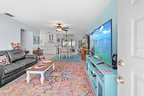 House in Spring Hill, Florida 2 bedrooms, 102.66 sq.m. № 2395839 - photo 4