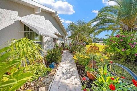 House in Spring Hill, Florida 2 bedrooms, 102.66 sq.m. № 2395839 - photo 25