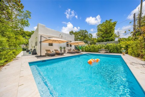 House in Miami, Florida 3 bedrooms, 135.27 sq.m. № 1799539 - photo 24