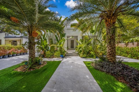 House in Miami, Florida 3 bedrooms, 135.27 sq.m. № 1799539 - photo 1