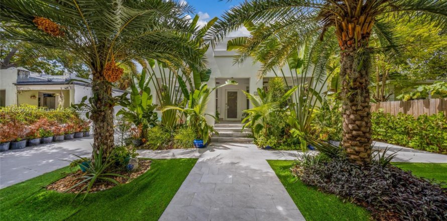 House in Miami, Florida 3 bedrooms, 135.27 sq.m. № 1799539