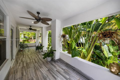 House in Miami, Florida 3 bedrooms, 135.27 sq.m. № 1799539 - photo 3