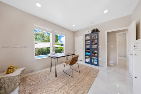 House in Miami, Florida 3 bedrooms, 135.27 sq.m. № 1799539 - photo 20