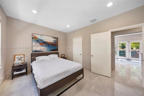 House in Miami, Florida 3 bedrooms, 135.27 sq.m. № 1799539 - photo 13