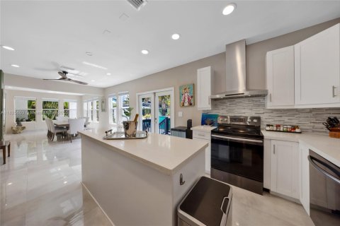 House in Miami, Florida 3 bedrooms, 135.27 sq.m. № 1799539 - photo 9