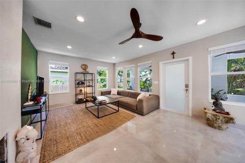 House in Miami, Florida 3 bedrooms, 135.27 sq.m. № 1799539 - photo 5