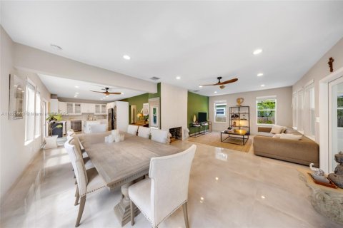 House in Miami, Florida 3 bedrooms, 135.27 sq.m. № 1799539 - photo 4