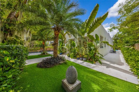 House in Miami, Florida 3 bedrooms, 135.27 sq.m. № 1799539 - photo 2