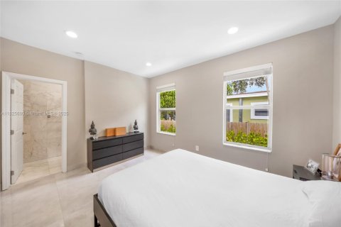House in Miami, Florida 3 bedrooms, 135.27 sq.m. № 1799539 - photo 14