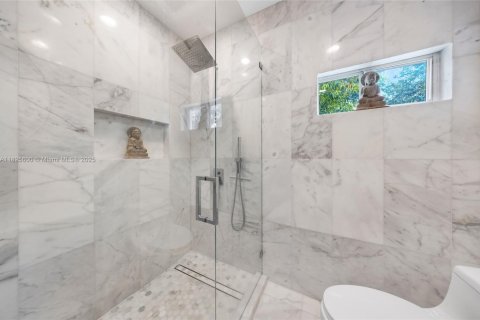 House in Miami, Florida 3 bedrooms, 135.27 sq.m. № 1799539 - photo 19