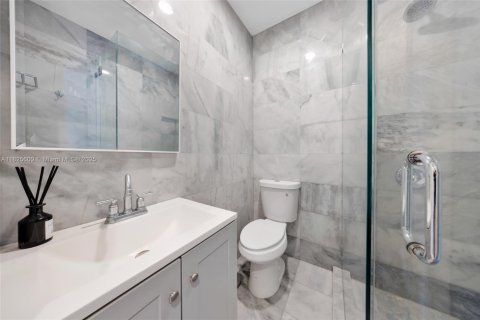 House in Miami, Florida 3 bedrooms, 135.27 sq.m. № 1799539 - photo 18