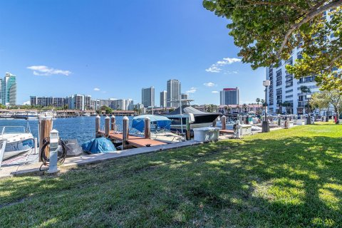 Copropriété à louer à Hallandale Beach, Floride: 1 chambre, 76.92 m2 № 2064991 - photo 22
