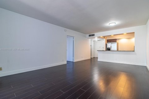 Copropriété à louer à Hallandale Beach, Floride: 1 chambre, 76.92 m2 № 2064991 - photo 7