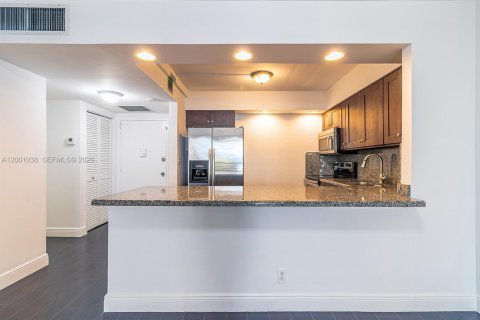 Copropriété à louer à Hallandale Beach, Floride: 1 chambre, 76.92 m2 № 2064991 - photo 5