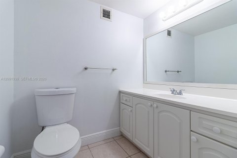 Copropriété à louer à Hallandale Beach, Floride: 1 chambre, 76.92 m2 № 2064991 - photo 13