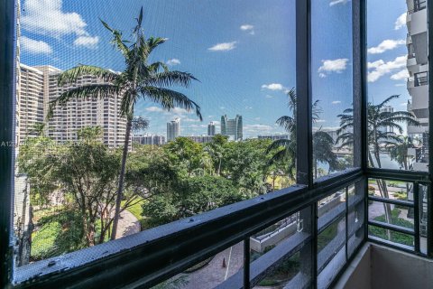 Copropriété à louer à Hallandale Beach, Floride: 1 chambre, 76.92 m2 № 2064991 - photo 14