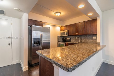 Copropriété à louer à Hallandale Beach, Floride: 1 chambre, 76.92 m2 № 2064991 - photo 3