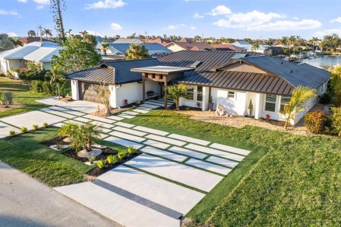 Villa ou maison à vendre à Punta Gorda, Floride: 4 chambres, 258.55 m2 № 1538537 - photo 1