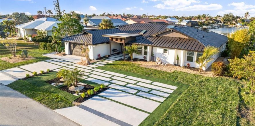 Villa ou maison à Punta Gorda, Floride 4 chambres, 258.55 m2 № 1538537
