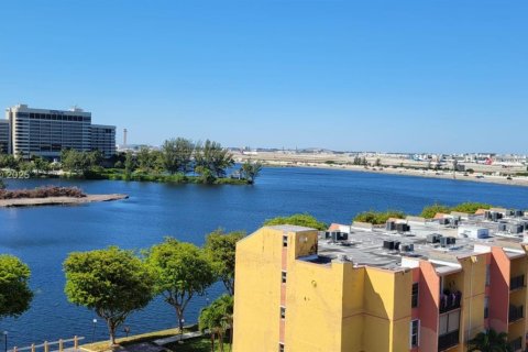 Condominio en venta en Miami, Florida, 1 dormitorio, 65.87 m2 № 1862928 - foto 2