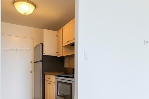 Condominio en alquiler en North Miami, Florida, 2 dormitorios, 89.46 m2 № 1983140 - foto 14