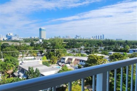 Condominio en alquiler en North Miami, Florida, 2 dormitorios, 89.46 m2 № 1983140 - foto 5