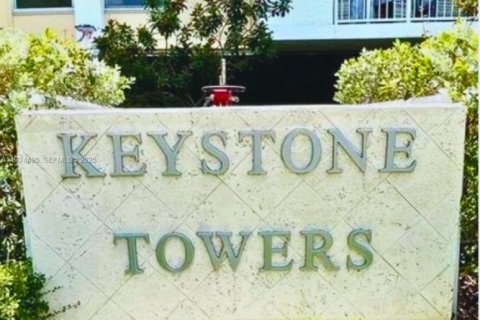 Condominio en alquiler en North Miami, Florida, 2 dormitorios, 89.46 m2 № 1983140 - foto 3