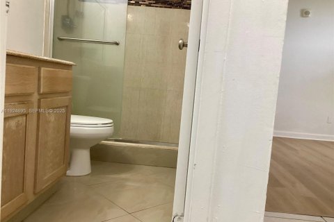 Condominio en alquiler en North Miami, Florida, 2 dormitorios, 89.46 m2 № 1983140 - foto 19