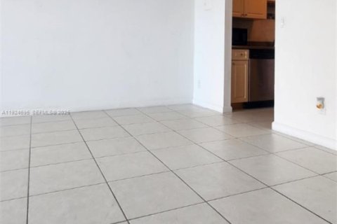 Condominio en alquiler en North Miami, Florida, 2 dormitorios, 89.46 m2 № 1983140 - foto 15