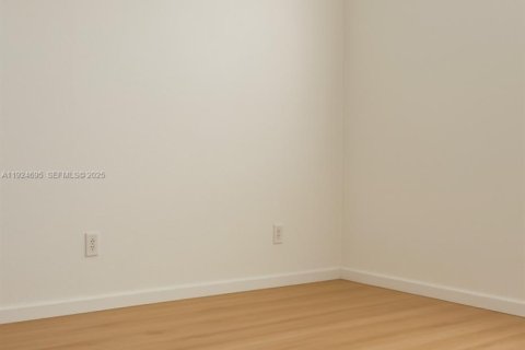 Condominio en alquiler en North Miami, Florida, 2 dormitorios, 89.46 m2 № 1983140 - foto 8