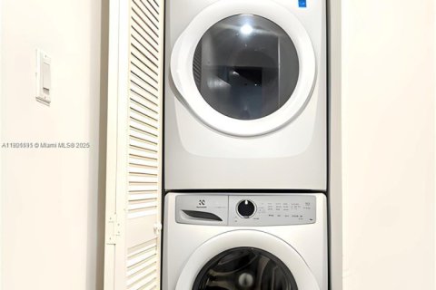 Купить таунхаус в Хомстед, Флорида 4 спальни, 133.22м2, № 1957120 - фото 10