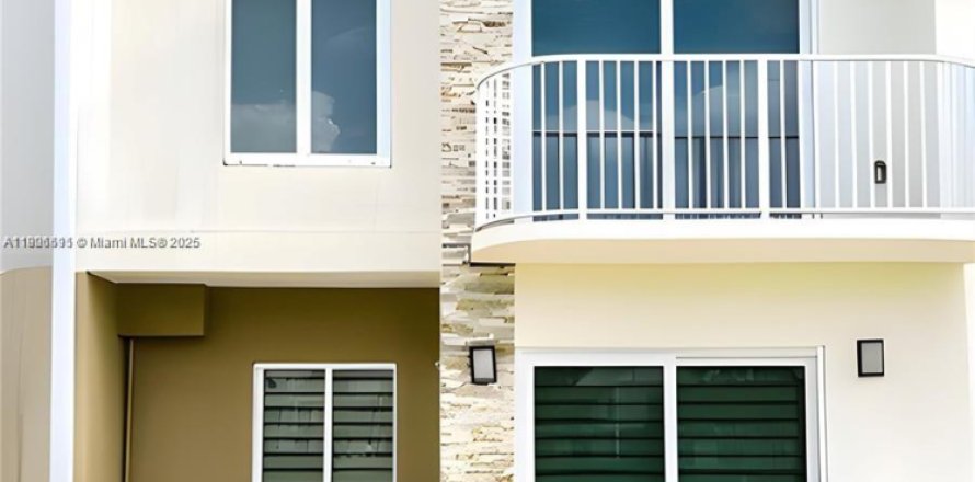 Таунхаус в Хомстед, Флорида 4 спальни, 133.22м2 № 1957120