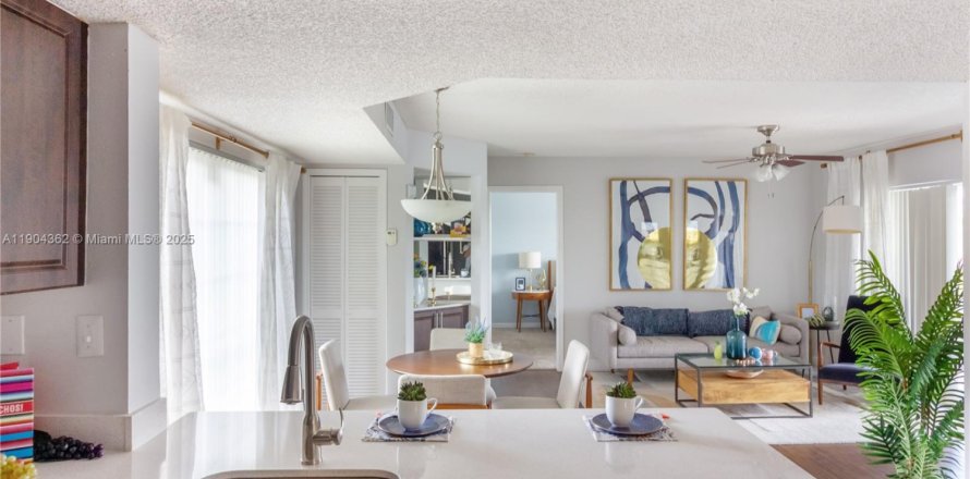 Apartamento en Miami Lakes, Florida 2 dormitorios, 97.55 m2 № 1954911