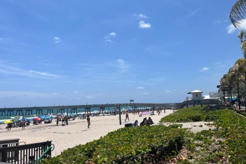 Condo in Deerfield Beach, Florida, 2 bedrooms  № 1189889 - photo 1