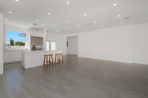 Casa en alquiler en Miami, Florida, 5 dormitorios, 207.82 m2 № 2010270 - foto 9