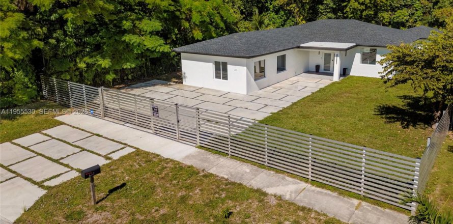 Casa en Miami, Florida 5 dormitorios, 207.82 m2 № 2010270