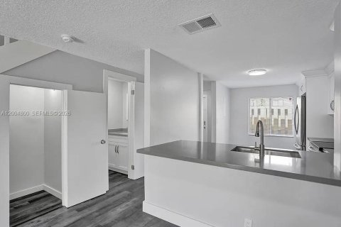 Casa en venta en Davie, Florida, 2 dormitorios, 121.89 m2 № 2074329 - foto 3