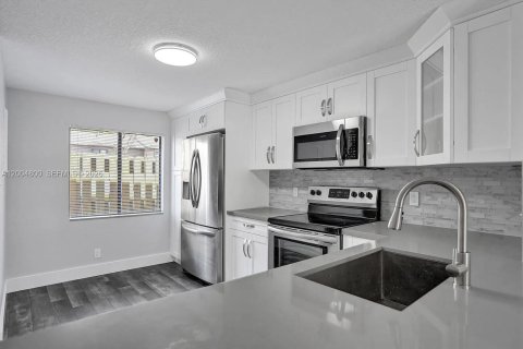 Casa en venta en Davie, Florida, 2 dormitorios, 121.89 m2 № 2074329 - foto 4