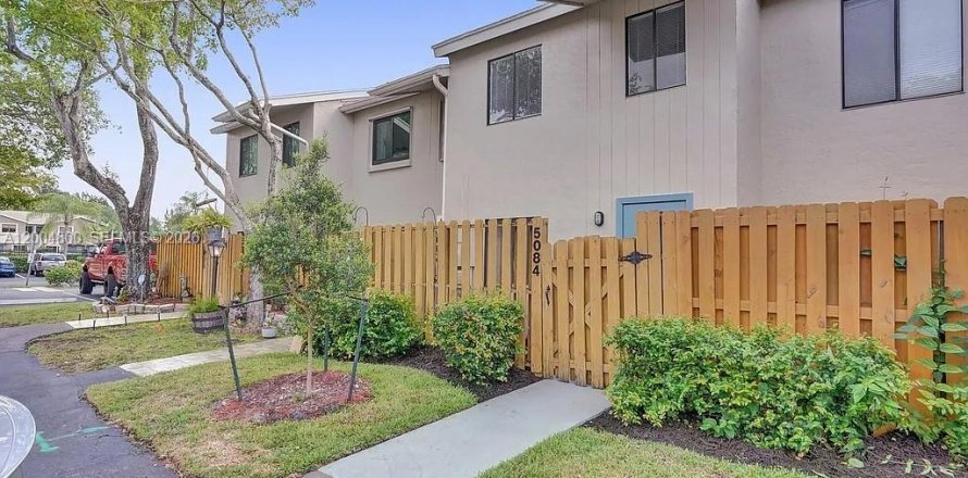 Casa en Davie, Florida 2 dormitorios, 121.89 m2 № 2074329