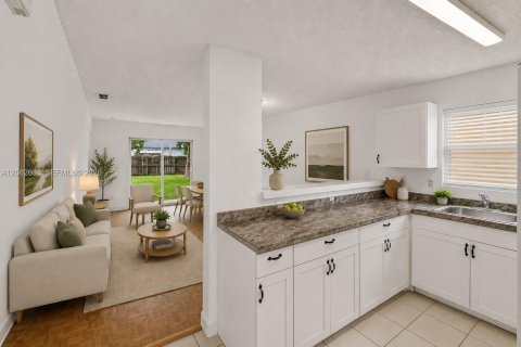 House in Florida City, Florida 4 bedrooms, 103.68 sq.m. № 2294110 - photo 5